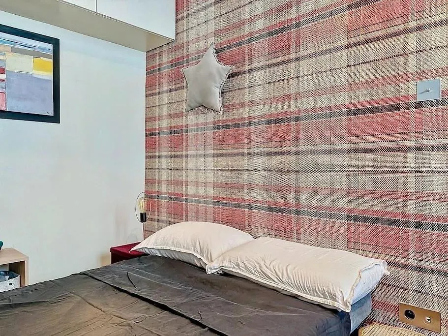 Apartment Anvers Paris