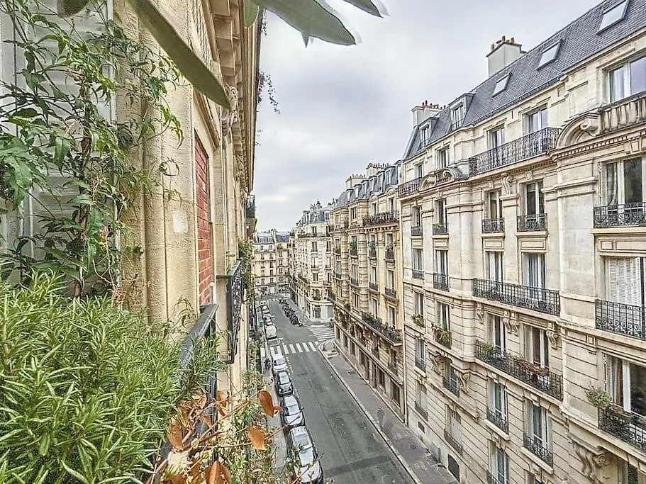 Anvers Paris Apartment