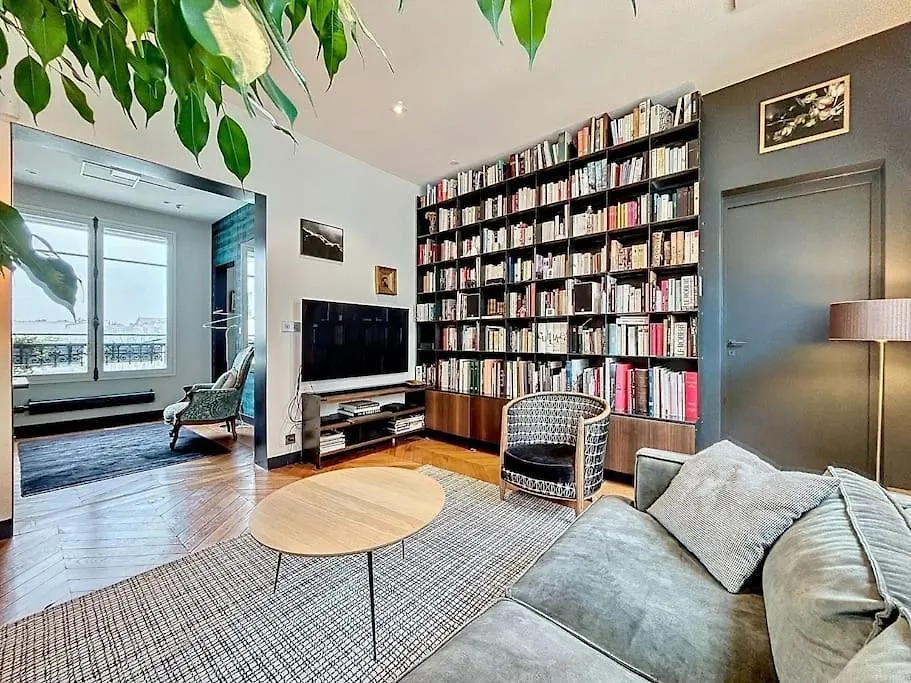 Apartment Anvers Paris